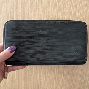 Louis Vuitton black epi zip wallet